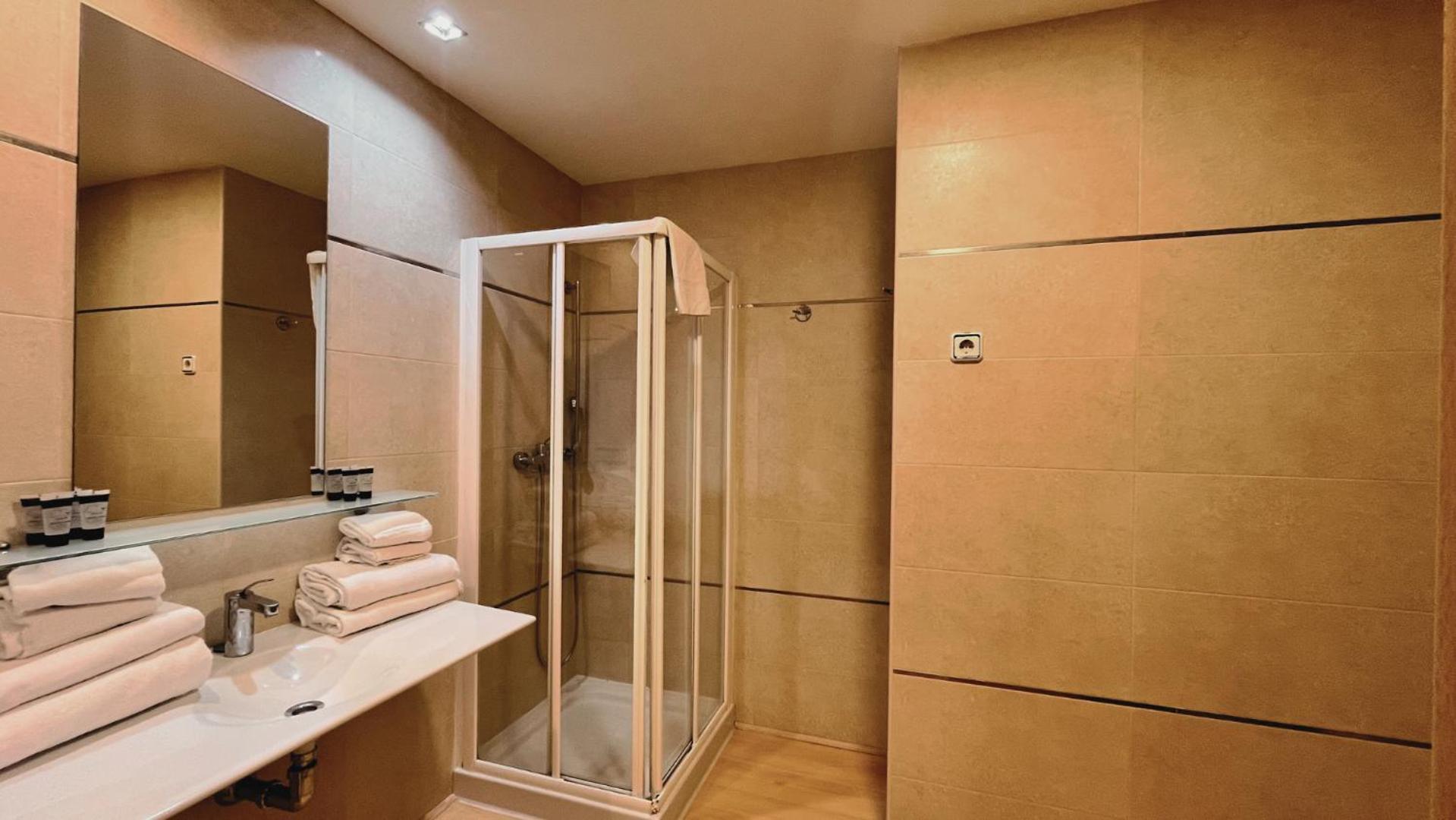 Hotel-Apartamentos Tartesos ลัสโรซัส เด มาดริด ภายนอก รูปภาพ
